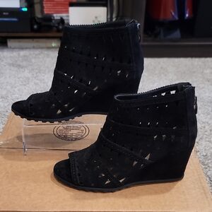 Via Spiga Black Cutout Wedge Sandals